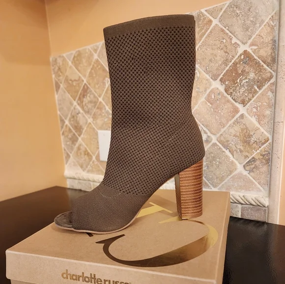 Boots - Picture 2 of 5